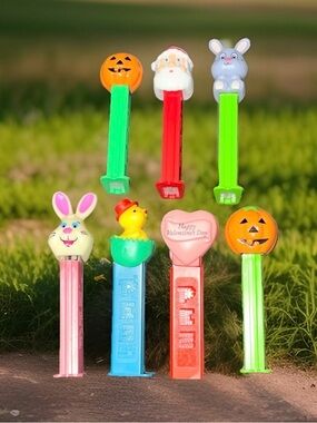 Vtg Holiday PEZ Dispenser Lot of 7 Holiday Halloween Santa Easter Valentine